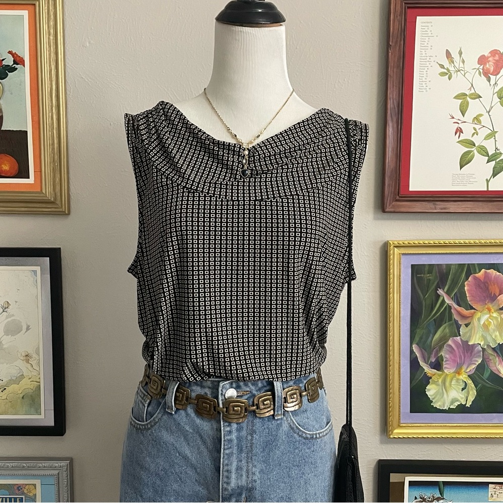 Sleeveless Black & White Geometric Blouse - Classic Women's Top